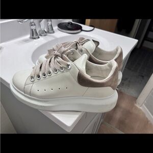 Alexander McQueen women size5.5